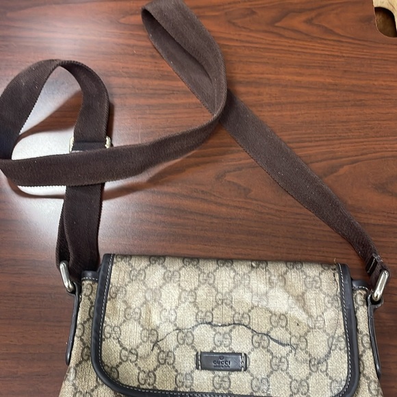 Vintage Gucci GG Supreme Monogram Small Crossbody Flap Bag serial #223666 - Picture 4 of 16